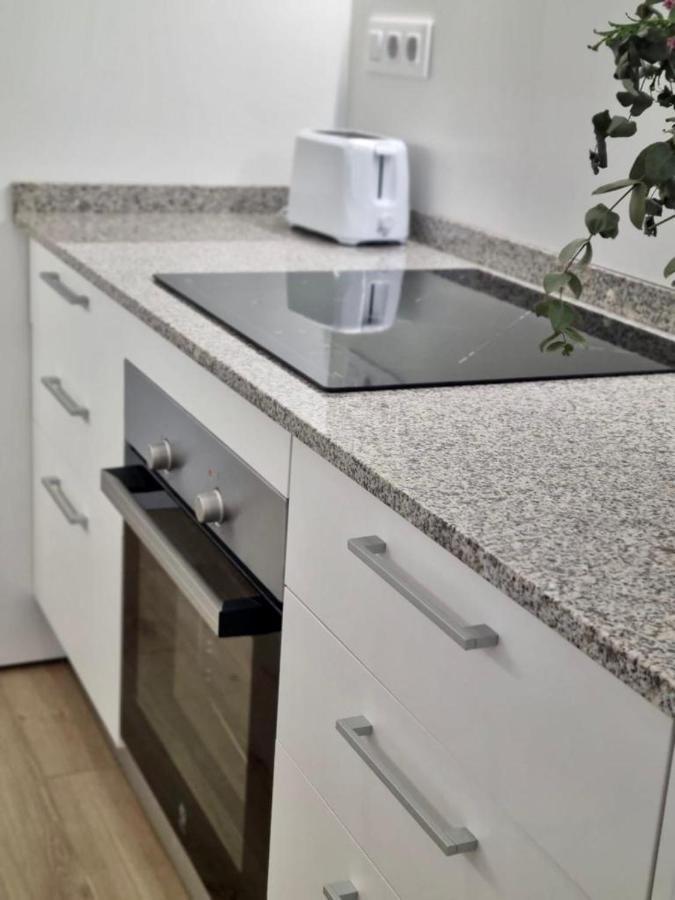 Apartamentos Rg Hospital Valme Sevilla Buitenkant foto