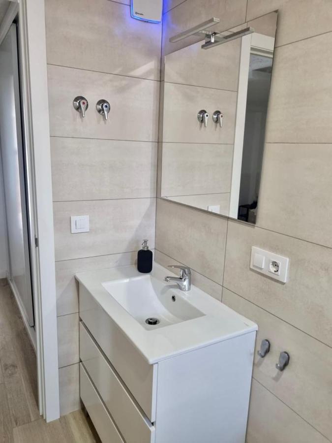 Apartamentos Rg Hospital Valme Sevilla Buitenkant foto