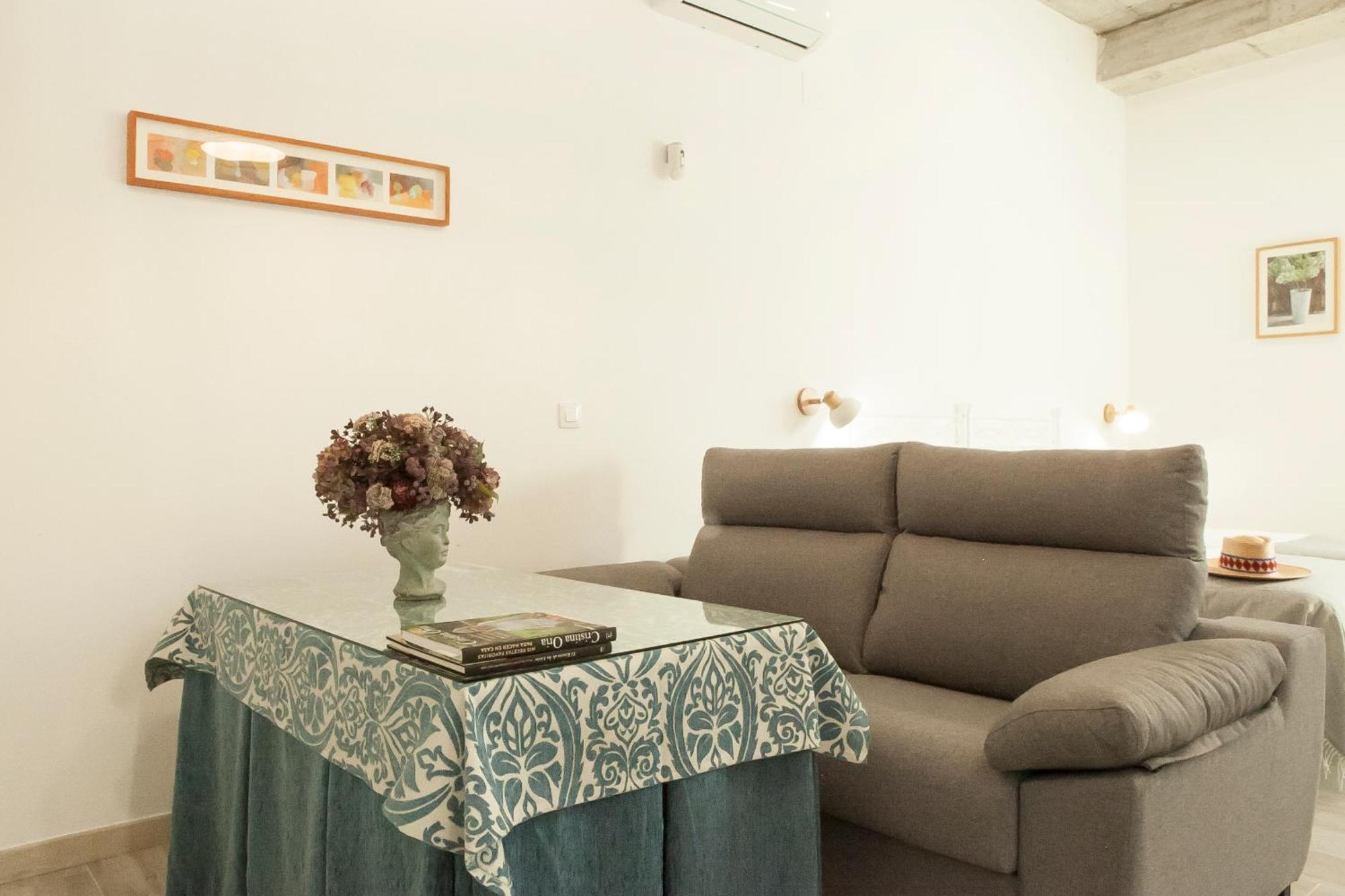 Apartamentos Rg Hospital Valme Sevilla Buitenkant foto