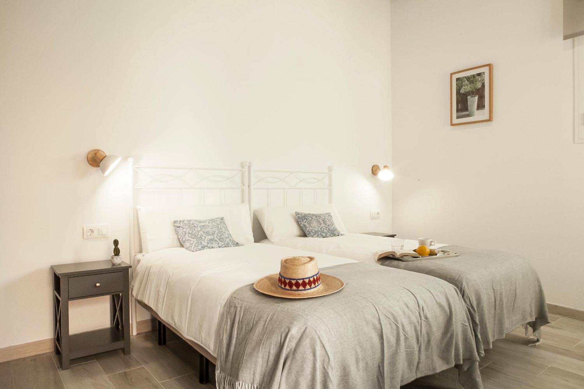 Apartamentos Rg Hospital Valme Sevilla Buitenkant foto