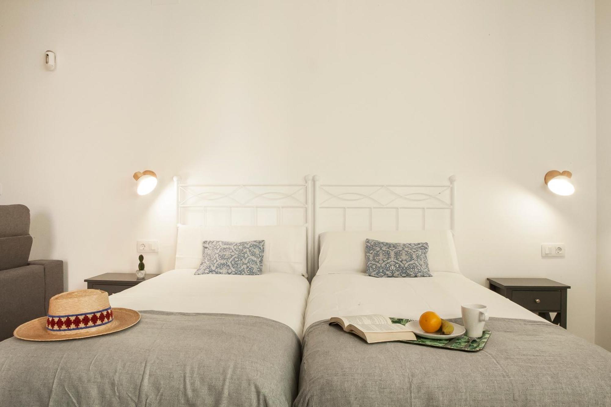 Apartamentos Rg Hospital Valme Sevilla Buitenkant foto