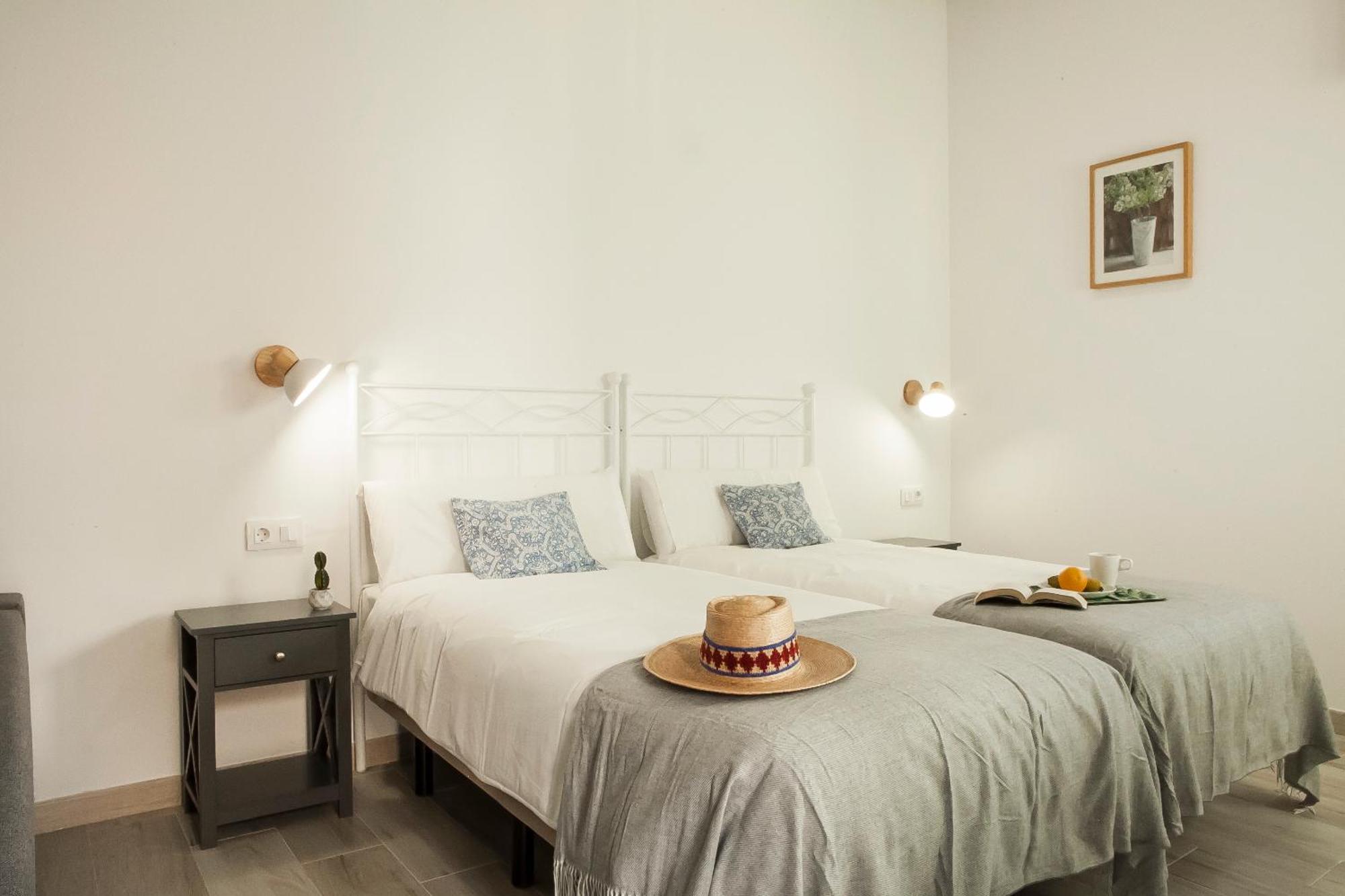 Apartamentos Rg Hospital Valme Sevilla Buitenkant foto