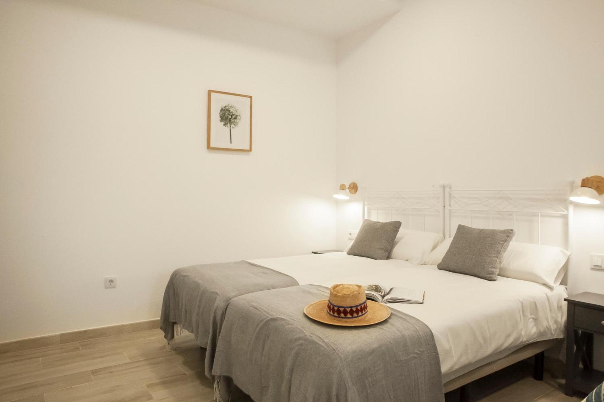 Apartamentos Rg Hospital Valme Sevilla Buitenkant foto