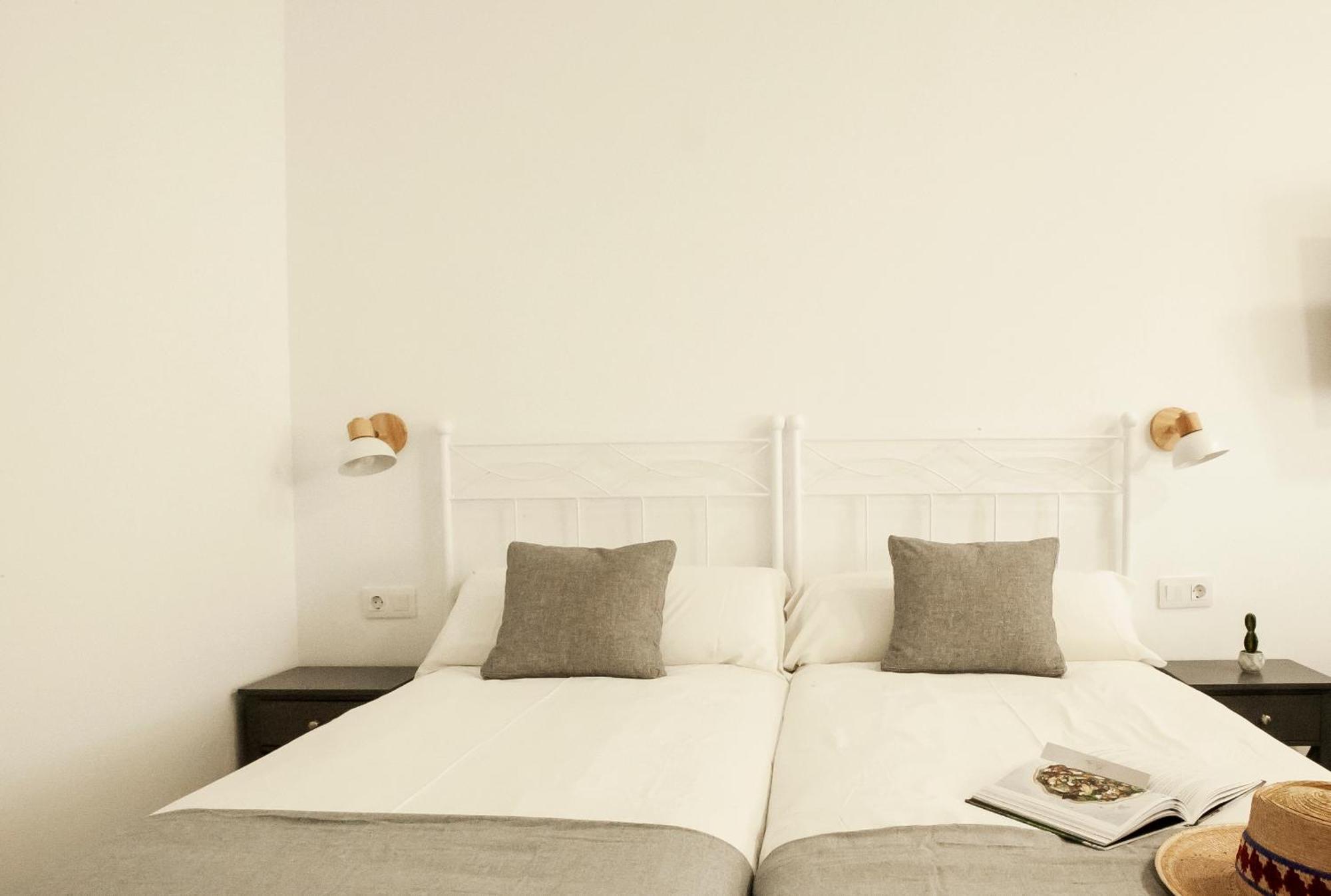 Apartamentos Rg Hospital Valme Sevilla Buitenkant foto