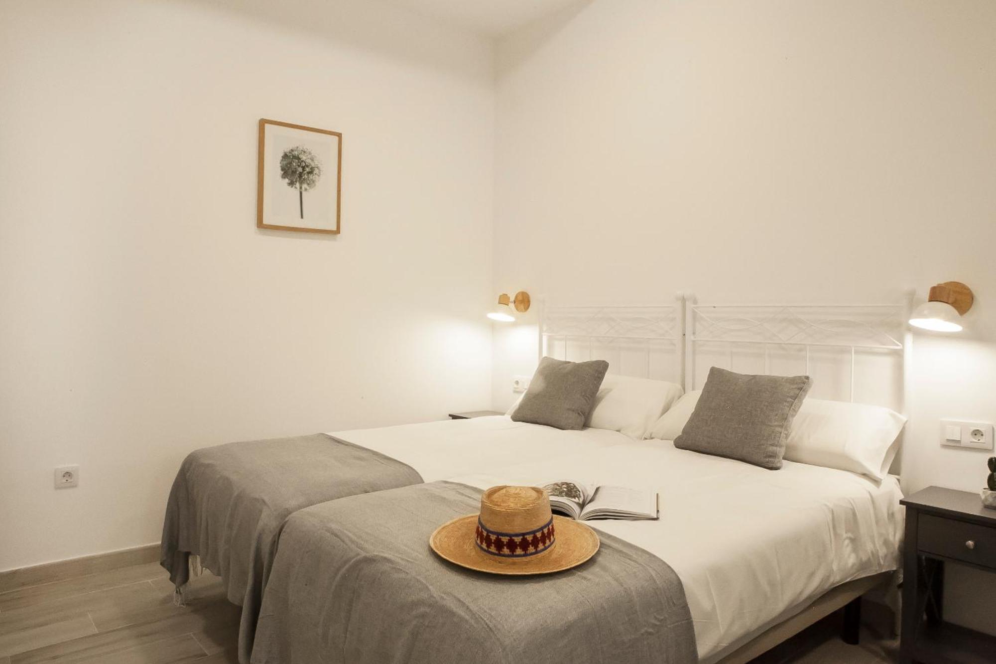 Apartamentos Rg Hospital Valme Sevilla Buitenkant foto